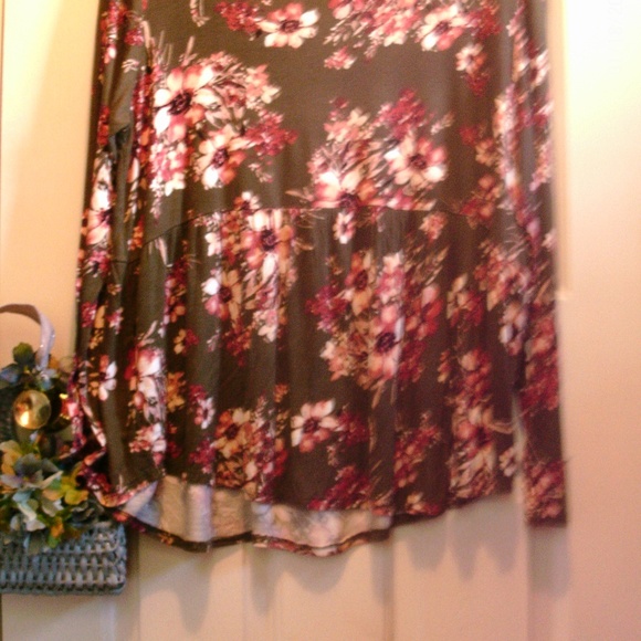 ✨XL top by MTS    2/15 - Picture 2 of 2